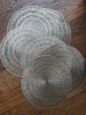 Silver Textured Round Gold plastic Placemats - Set of 6